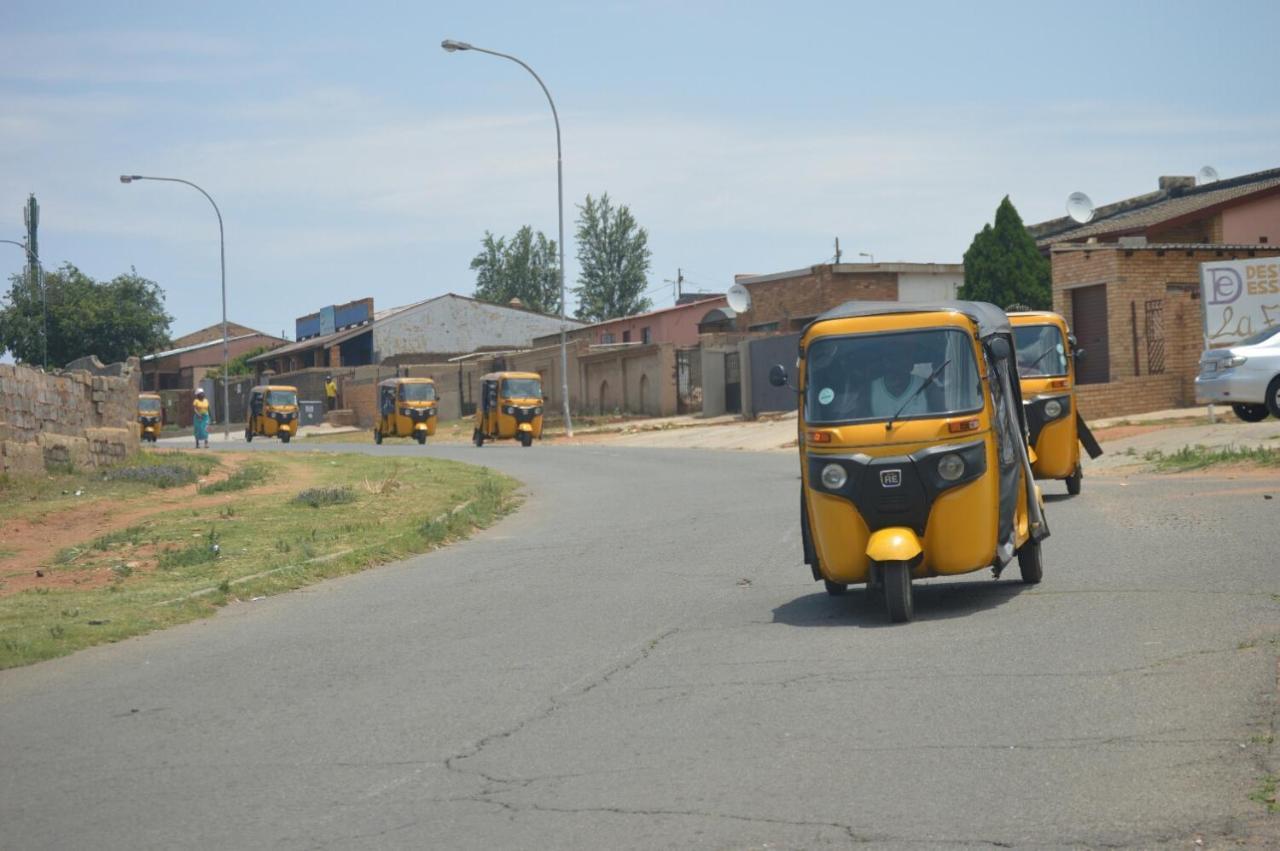 Hostel Lebo'S Soweto Backpackers Exterior foto